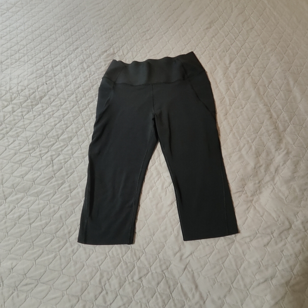 GAP Fit Black Sculpt Compression Capri Leggings Women's Sz Large - Picture 2 of 4